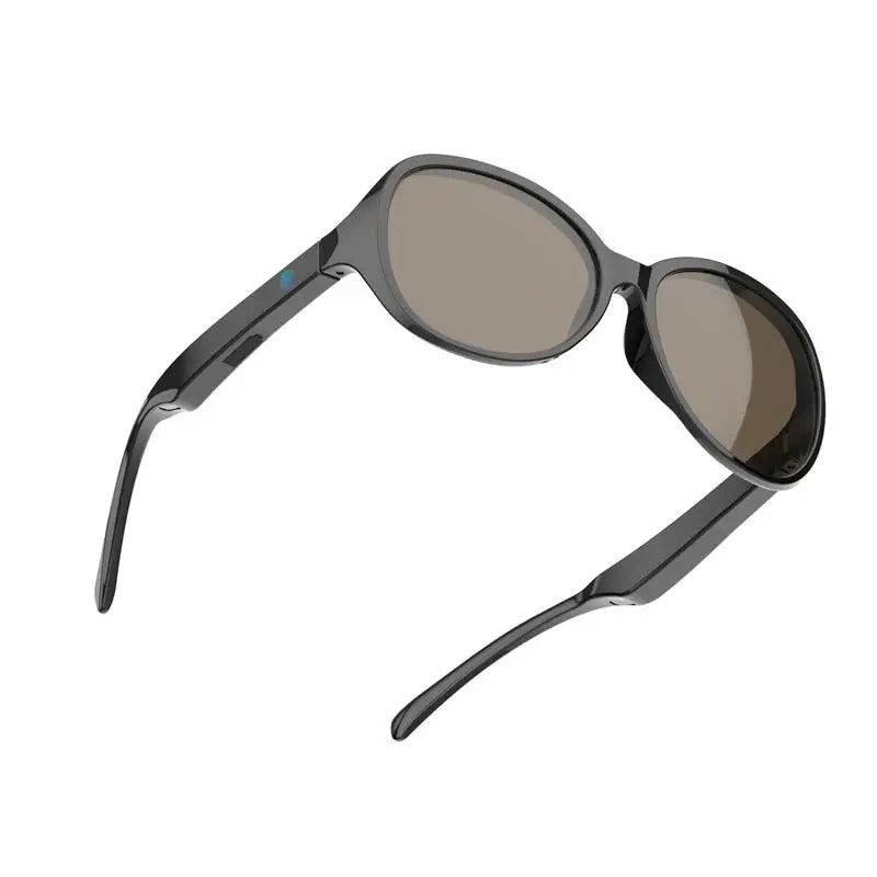 Ultra-lightweight Bluetooth 5.3 sunglasses guarantee audio freedom.